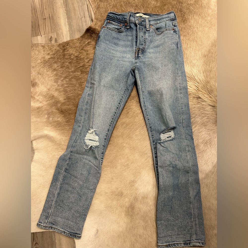 Levi’s Ribcage Cropped Jeans